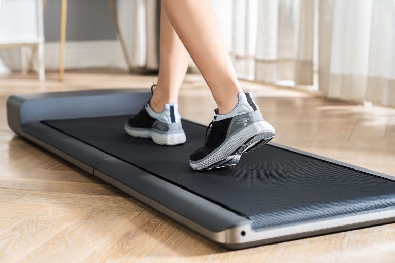 marcher avec chaussure sur waling pad